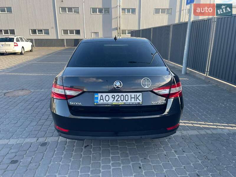 Лифтбек Skoda Superb 2017 в Мукачево