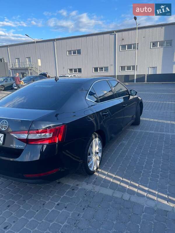 Лифтбек Skoda Superb 2017 в Мукачево