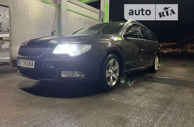 Универсал Skoda Superb 2010 в Воловце