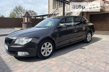 Лифтбек Skoda Superb 2011 в Черновцах