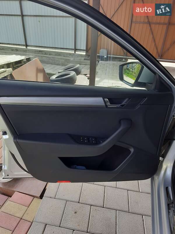 Универсал Skoda Superb 2019 в Ужгороде