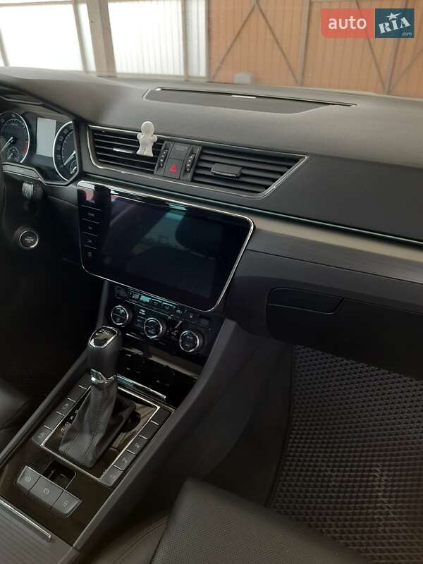 Универсал Skoda Superb 2019 в Ужгороде