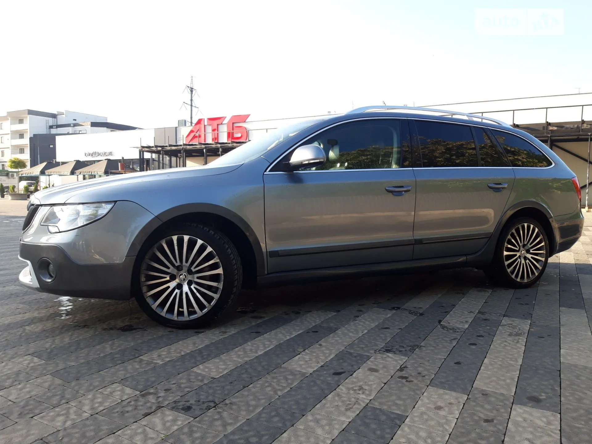 2013 Skoda Superb - мініатюра 2