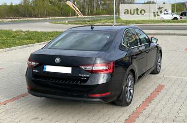 Лифтбек Skoda Superb 2017 в Ужгороде