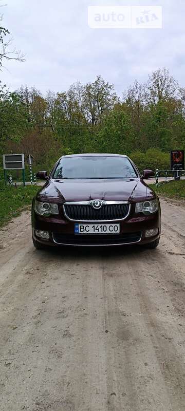 Универсал Skoda Superb 2011 в Томашполе