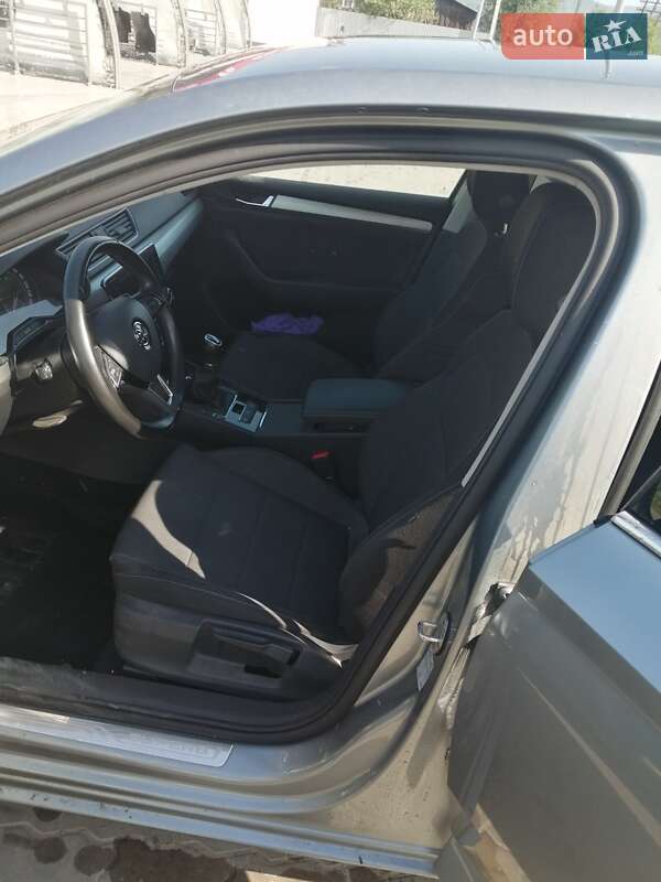 Лифтбек Skoda Superb 2017 в Ужгороде