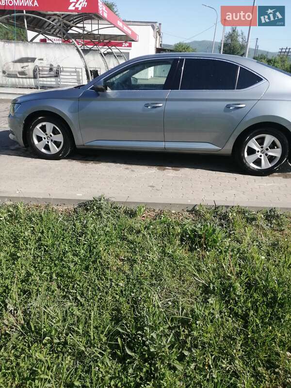 Лифтбек Skoda Superb 2017 в Ужгороде