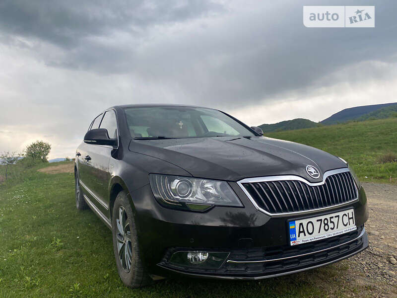 Ліфтбек Skoda Superb 2015 в Ужгороді