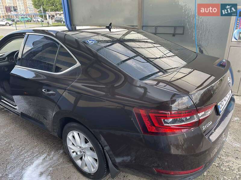 Лифтбек Skoda Superb 2017 в Киеве