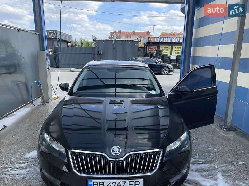 Лифтбек Skoda Superb 2017 в Киеве