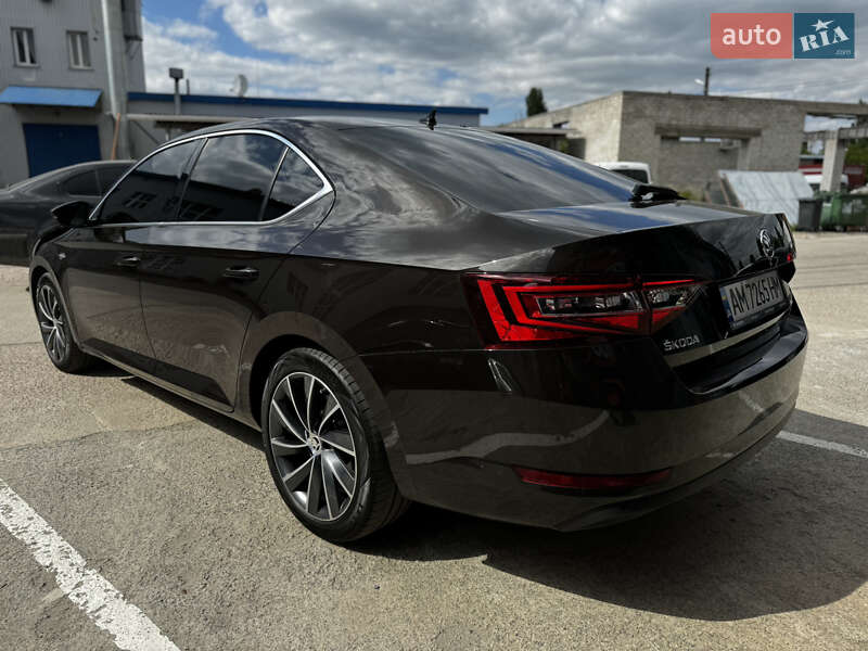 Лифтбек Skoda Superb 2016 в Звягеле