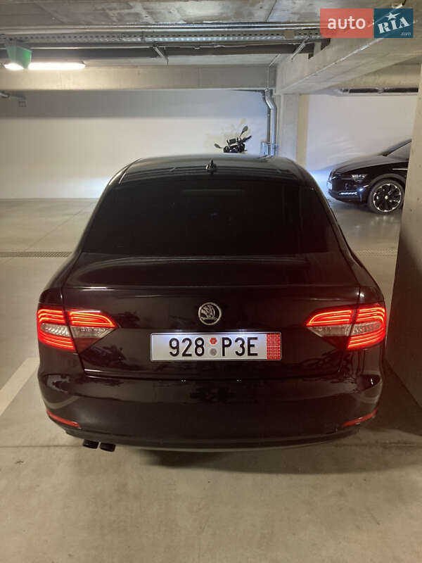 Лифтбек Skoda Superb 2015 в Ужгороде