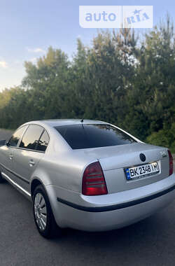 Лифтбек Skoda Superb 2004 в Ровно