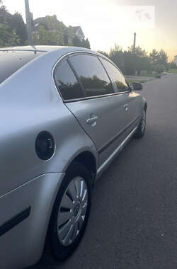 Лифтбек Skoda Superb 2004 в Ровно