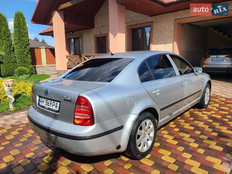 Лифтбек Skoda Superb 2004 в Виннице