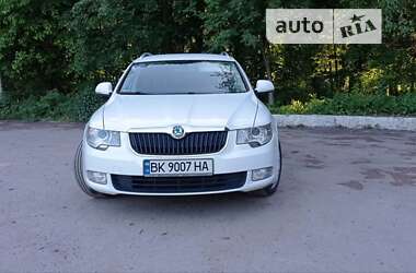 Универсал Skoda Superb 2012 в Рокитном