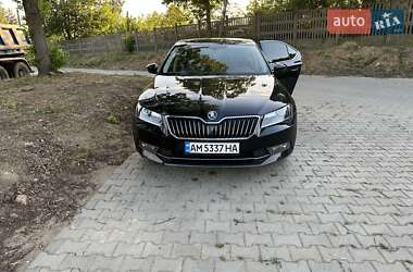 Лифтбек Skoda Superb 2016 в 