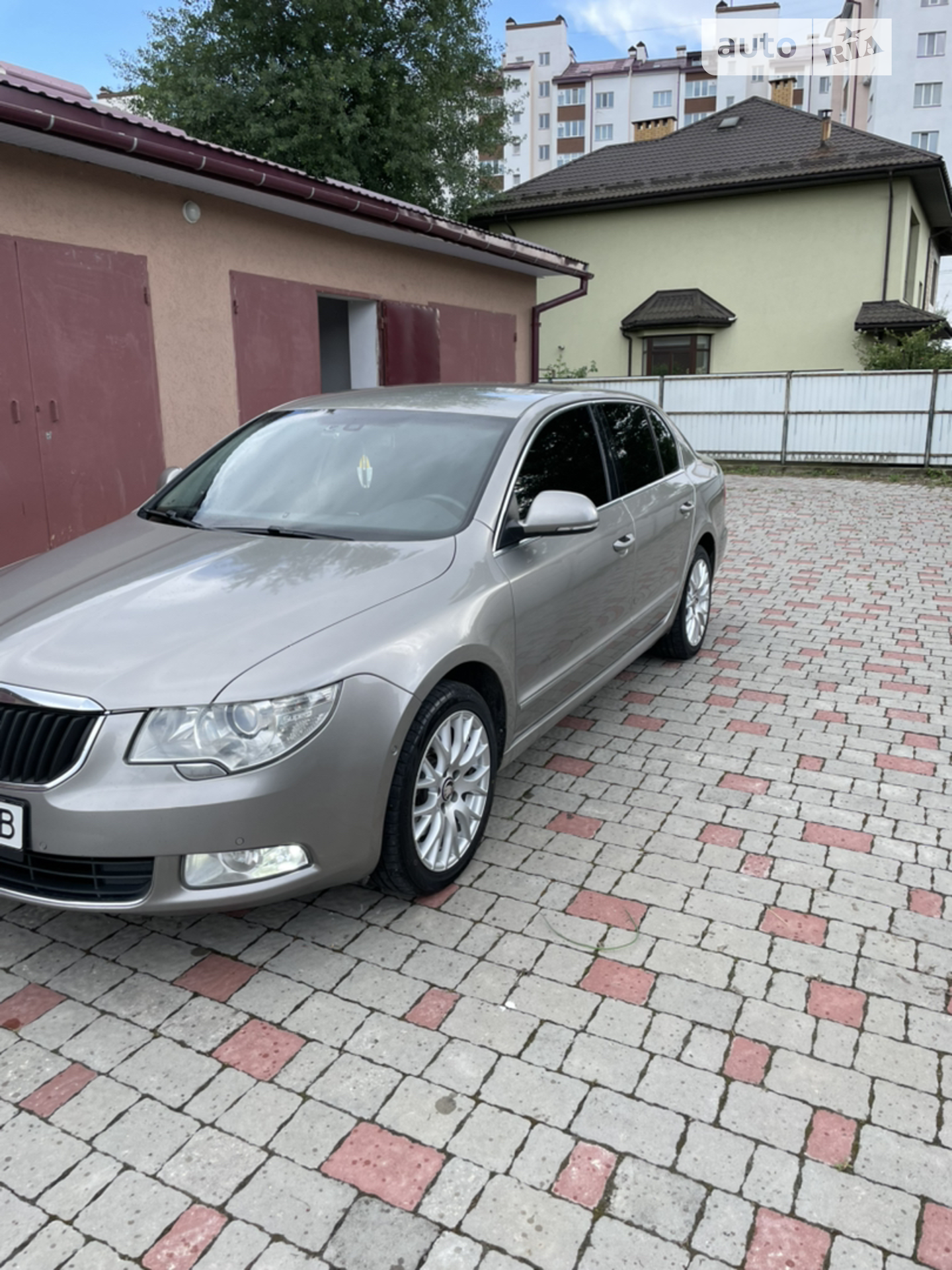 2010 Skoda Superb - мініатюра 5