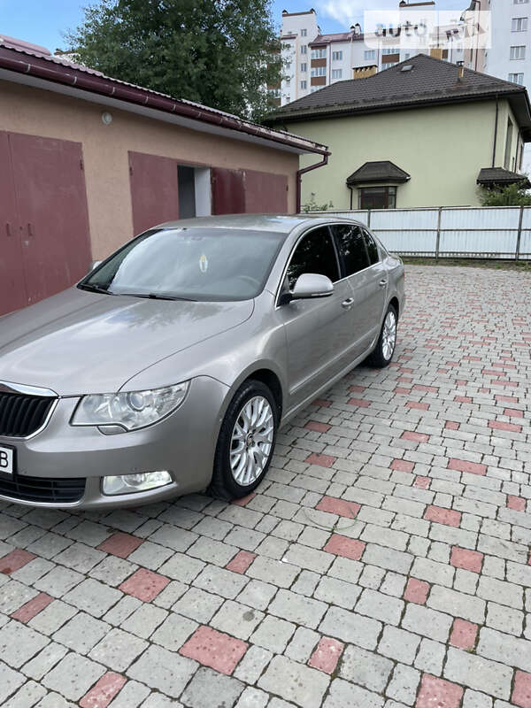 Лифтбек Skoda Superb 2010 в Ивано-Франковске