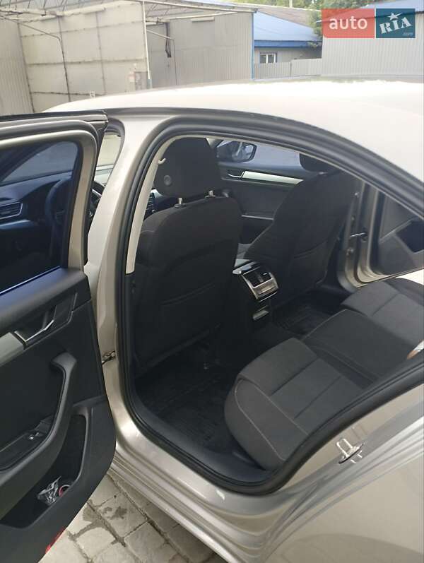 Лифтбек Skoda Superb 2016 в Изяславе