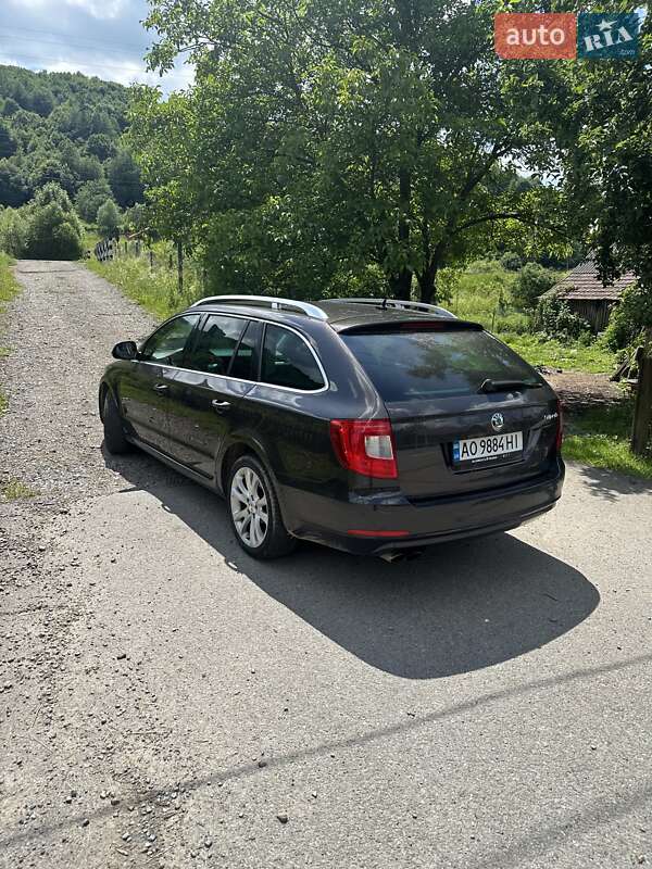 Універсал Skoda Superb 2010 в Ужгороді