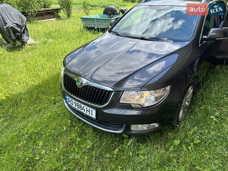 Універсал Skoda Superb 2010 в Ужгороді