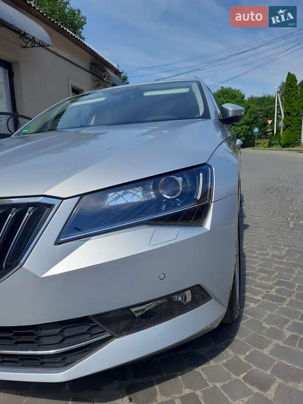 Универсал Skoda Superb 2019 в Ужгороде