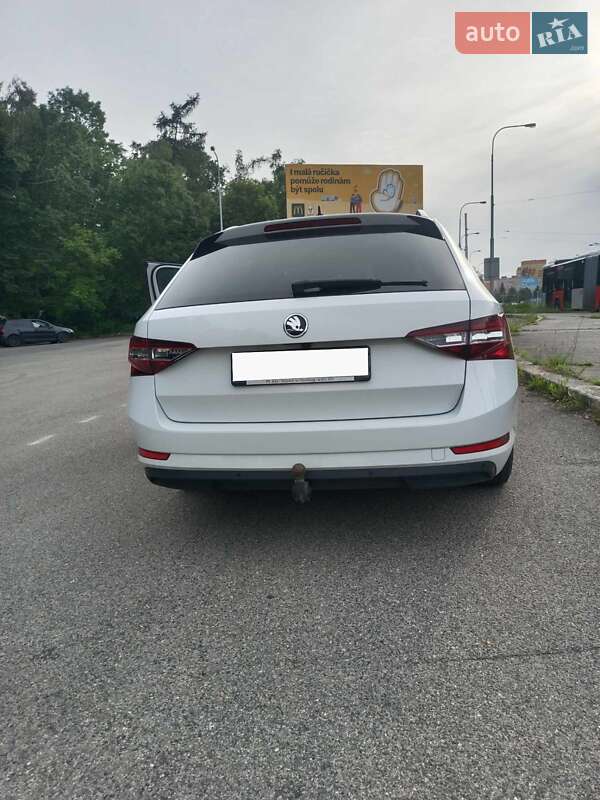 Универсал Skoda Superb 2018 в Хусте