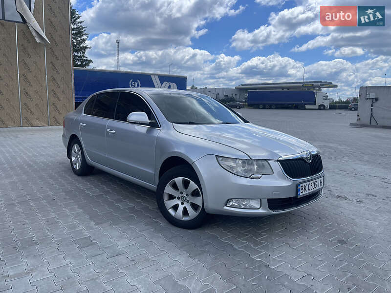 Лифтбек Skoda Superb 2010 в Рокитном