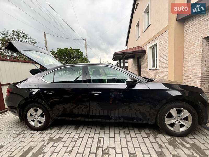 Лифтбек Skoda Superb 2019 в Киеве