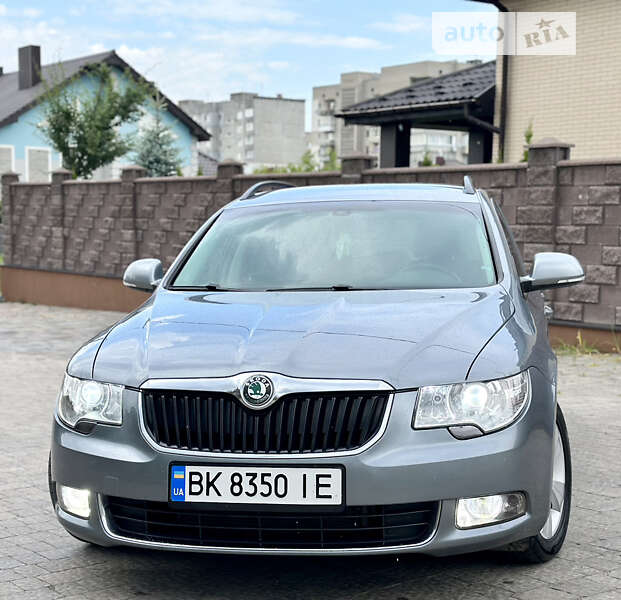 Універсал Skoda Superb 2011 в Рівному