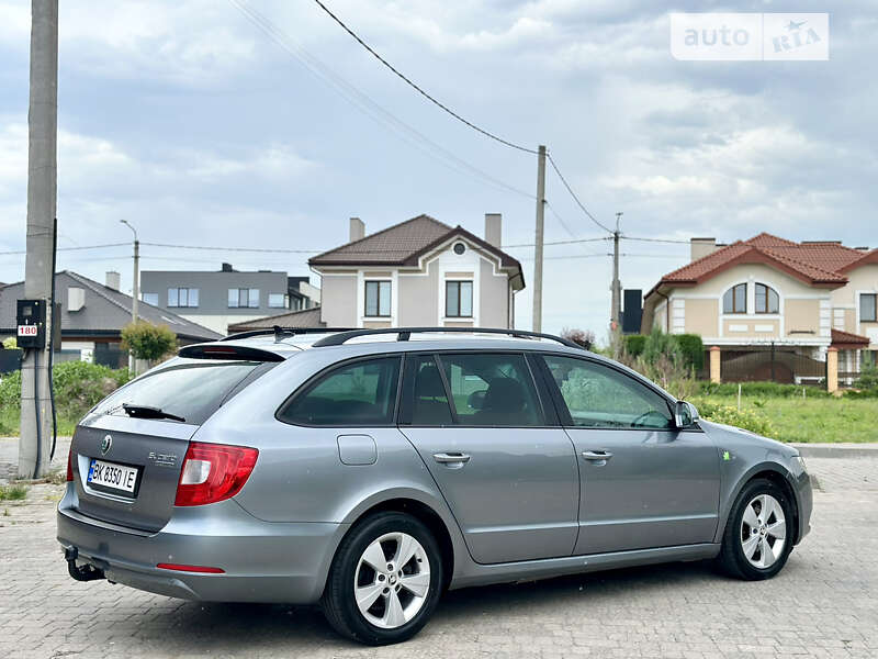 Універсал Skoda Superb 2011 в Рівному