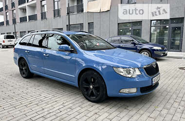 Універсал Skoda Superb 2012 в Ужгороді