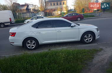 Лифтбек Skoda Superb 2016 в 