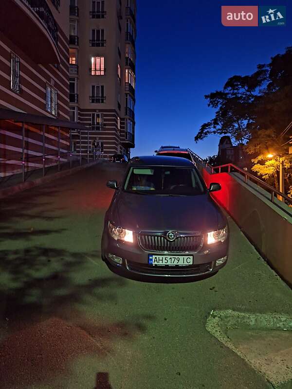 Лифтбек Skoda Superb 2012 в Киеве