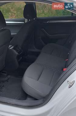 Лифтбек Skoda Superb 2015 в 