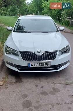 Лифтбек Skoda Superb 2015 в 