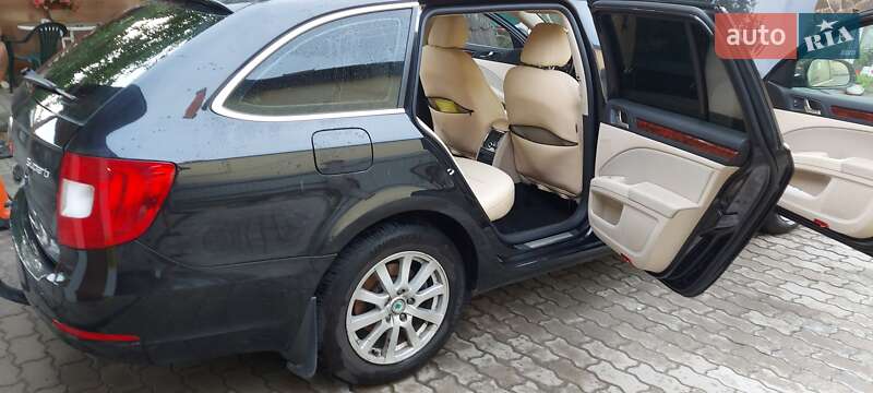 Универсал Skoda Superb 2011 в Жовкве