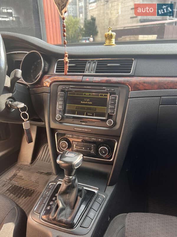 Лифтбек Skoda Superb 2011 в Калуше