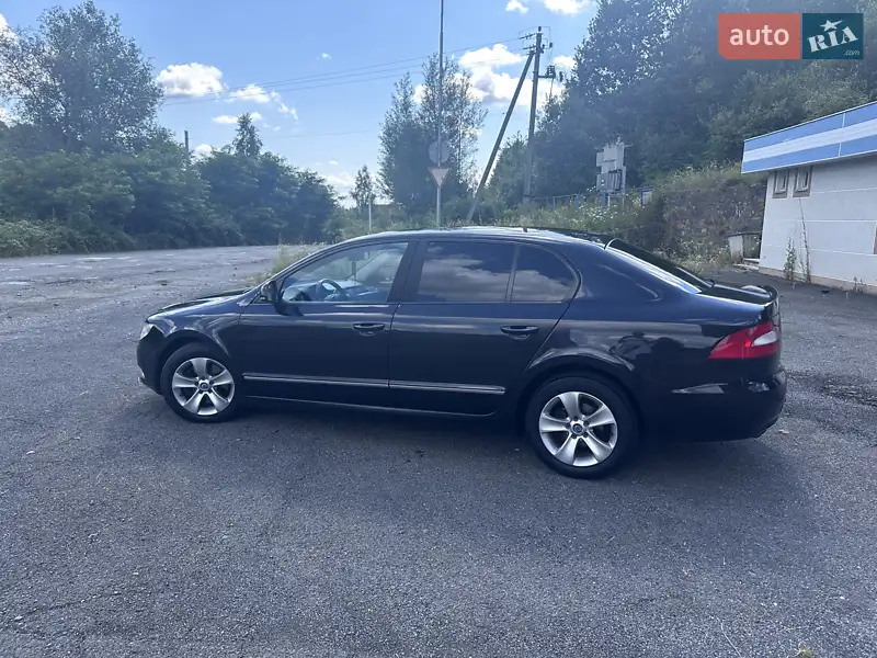 Лифтбек Skoda Superb 2011 в 