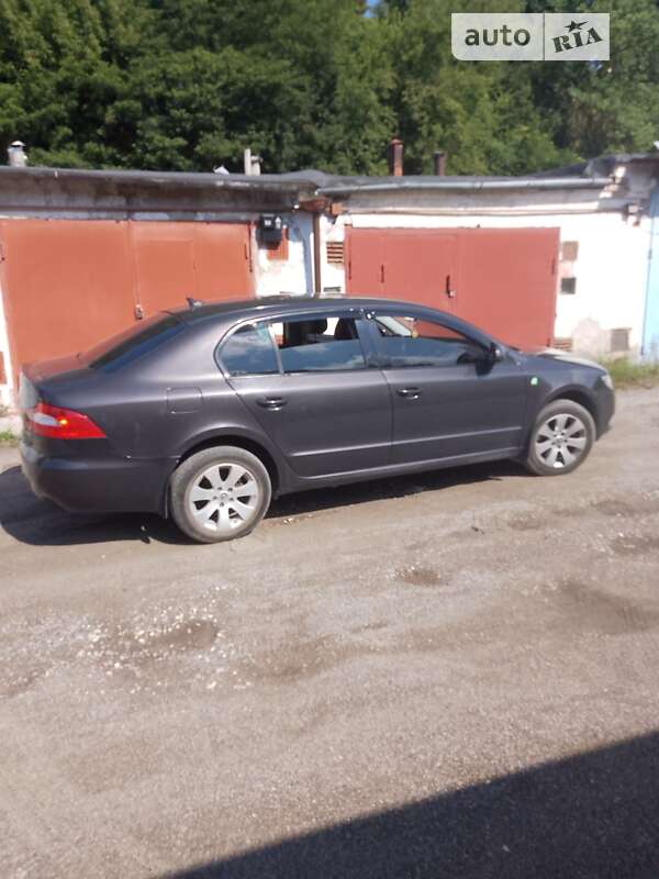 Skoda Superb 2011