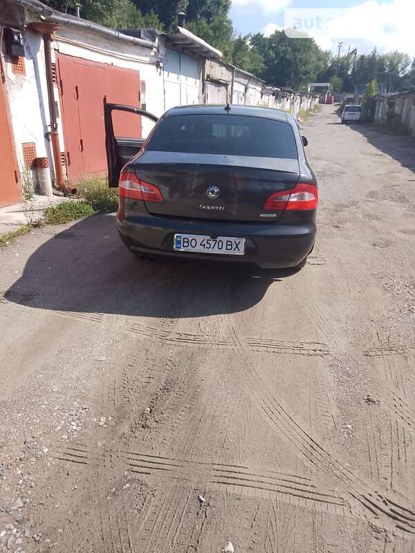 Лифтбек Skoda Superb 2011 в Тернополе