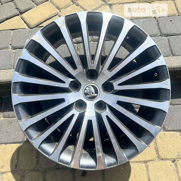 Лифтбек Skoda Superb 2013 в Львове