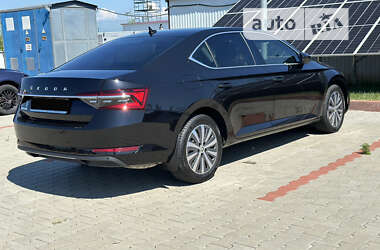 Лифтбек Skoda Superb 2022 в 