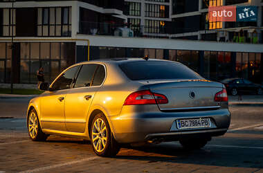 Лифтбек Skoda Superb 2011 в Пустомытах