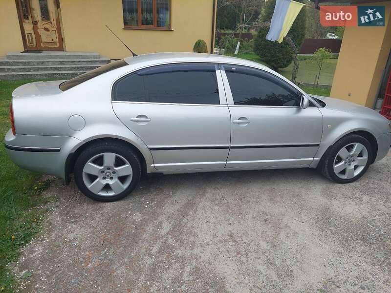 Лифтбек Skoda Superb 2003 в Львове