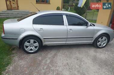 Лифтбек Skoda Superb 2003 в 