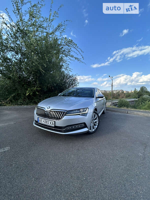Лифтбек Skoda Superb 2022 в 