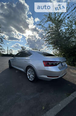 Лифтбек Skoda Superb 2022 в 