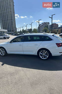 Универсал Skoda Superb 2017 в 
